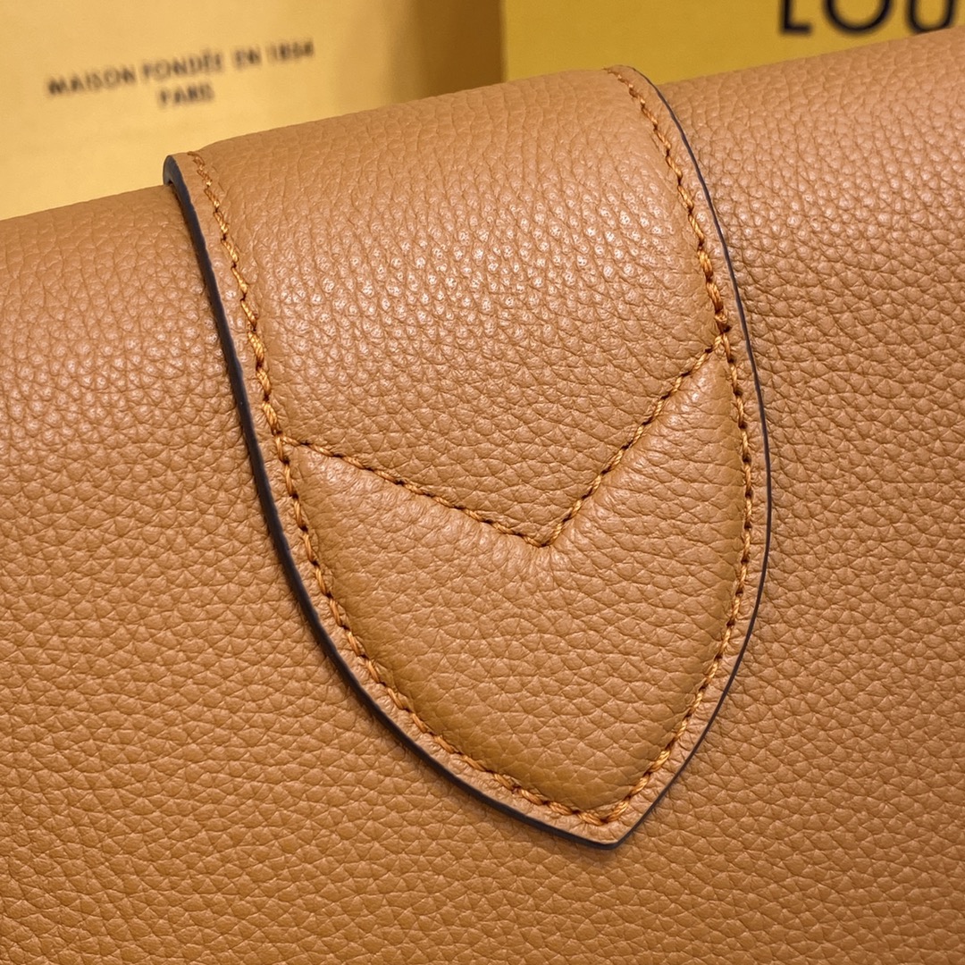 Louis Vuitton LV PONT 9 SOFT MM Grained Leather Shoudler Bag M58968 Golden Siena